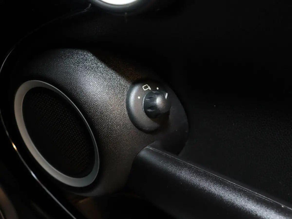 2012-mini-cooper-16-cooper-122bhp-coupe-3d-big-28