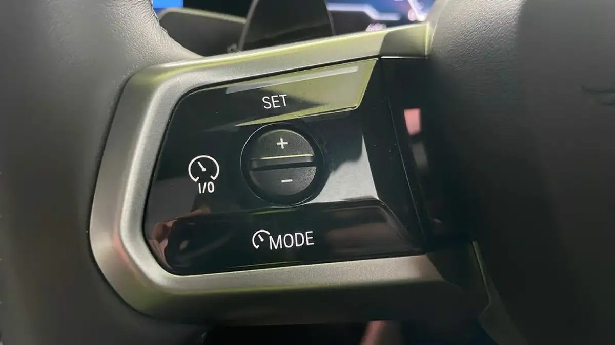 2024-bmw-5-series-e-i5-edrive40-m-sport-saloon-4d-big-13