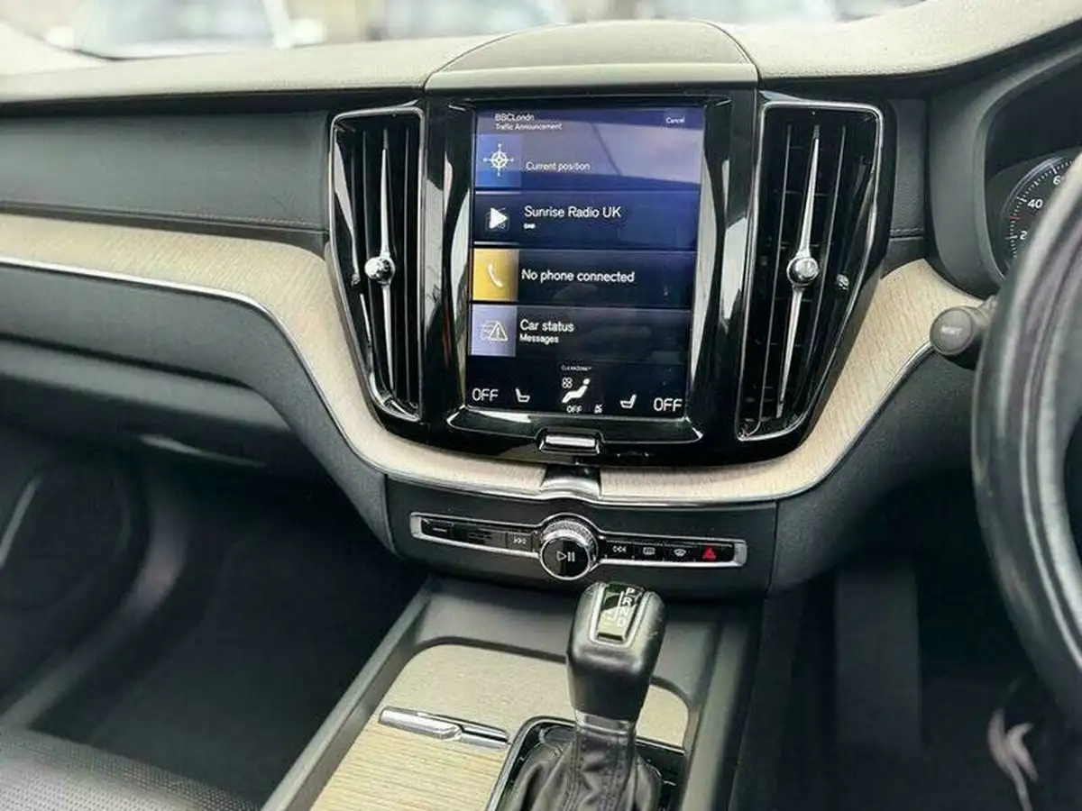 2018-volvo-xc60-20td-d4-inscription-pro-4x4-geartronic-big-66