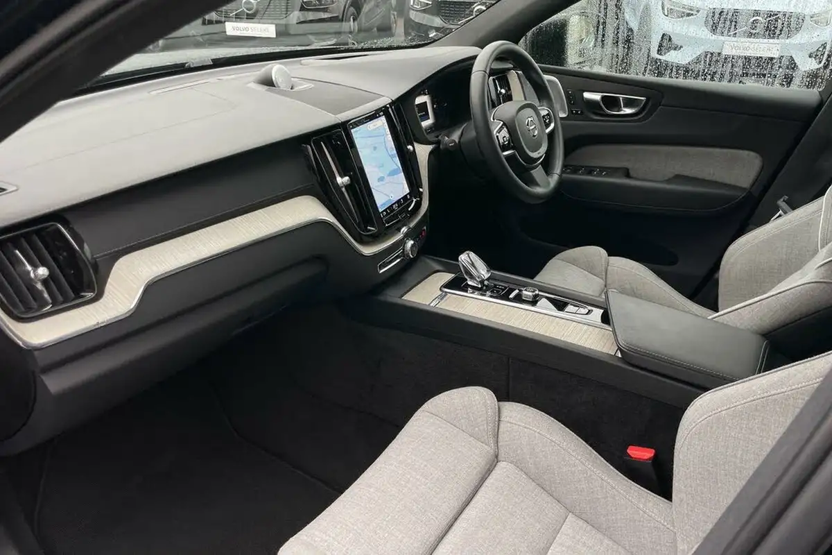 2023-volvo-xc60-20-t8-ultimate-dark-big-27