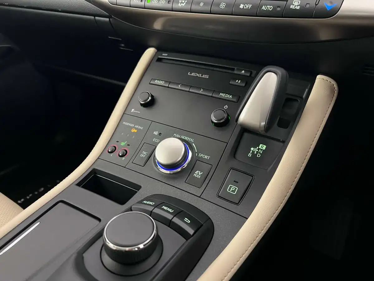 2016-lexus-ct-200h-18-luxury-sun-big-29