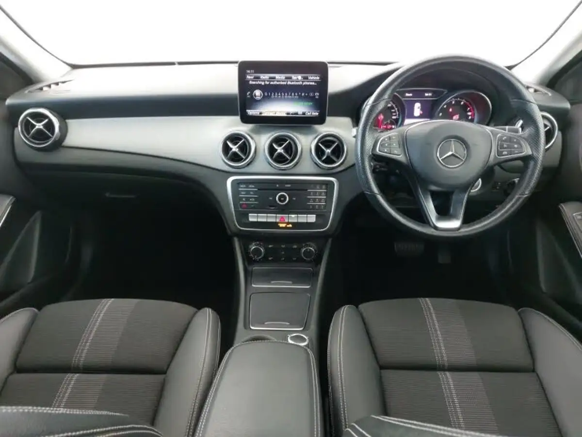 2019-mercedes-benz-gla-class-16-gla-180-urban-edition-ss-7g-dct-big-2