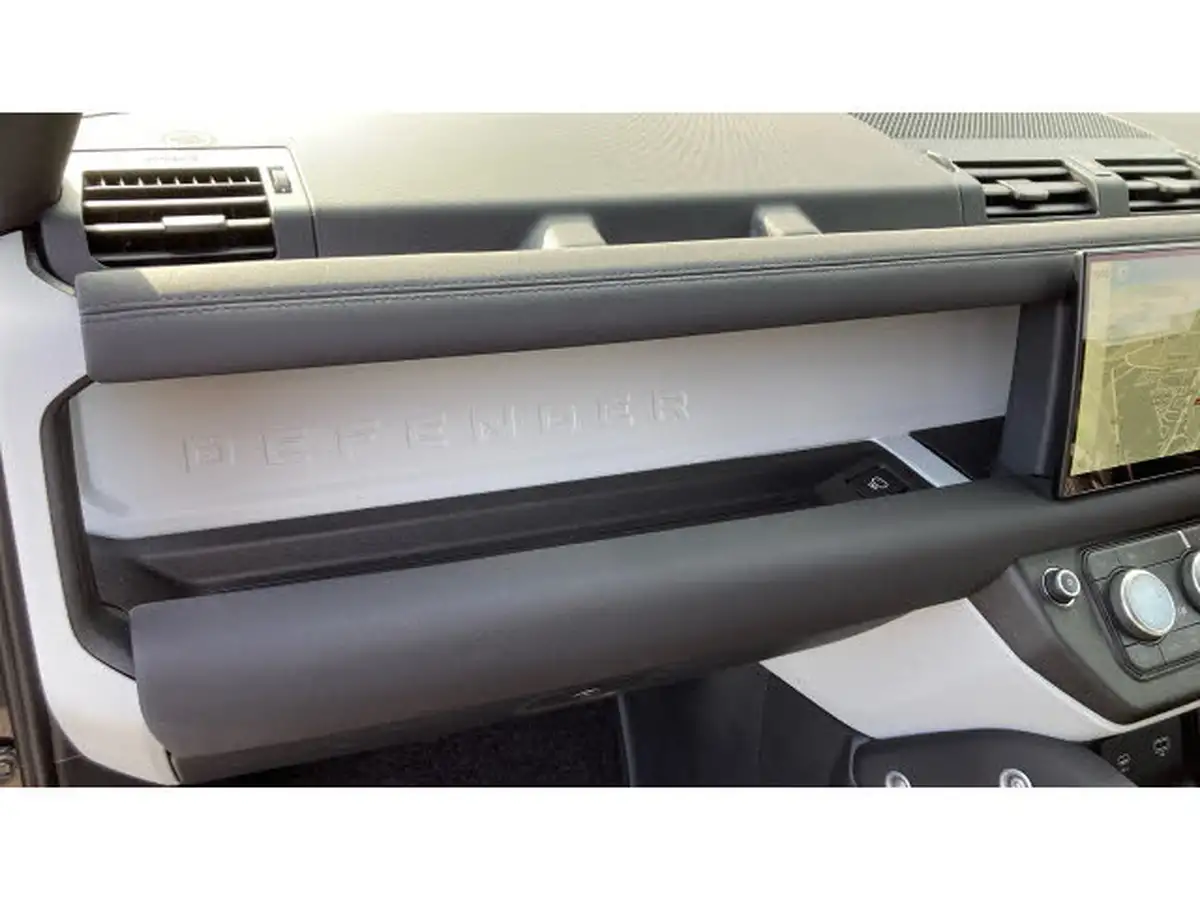 2022-land-rover-110-defender-30-d250-xs-edition-big-25