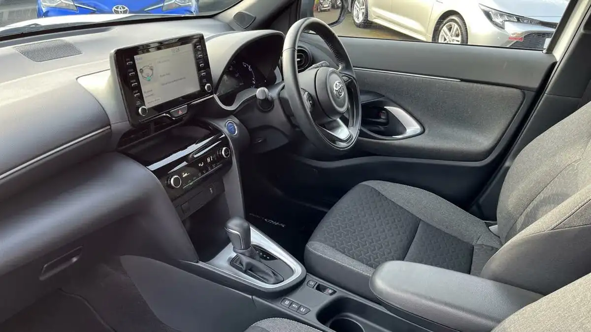 2022-toyota-yaris-15-vvt-i-design-panoramic-roof-big-29