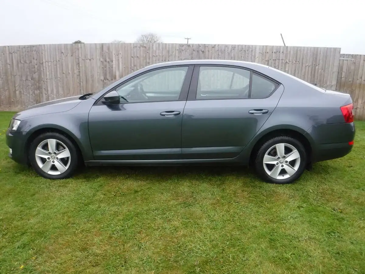 2014-skoda-octavia-14-se-hatchback-big-4