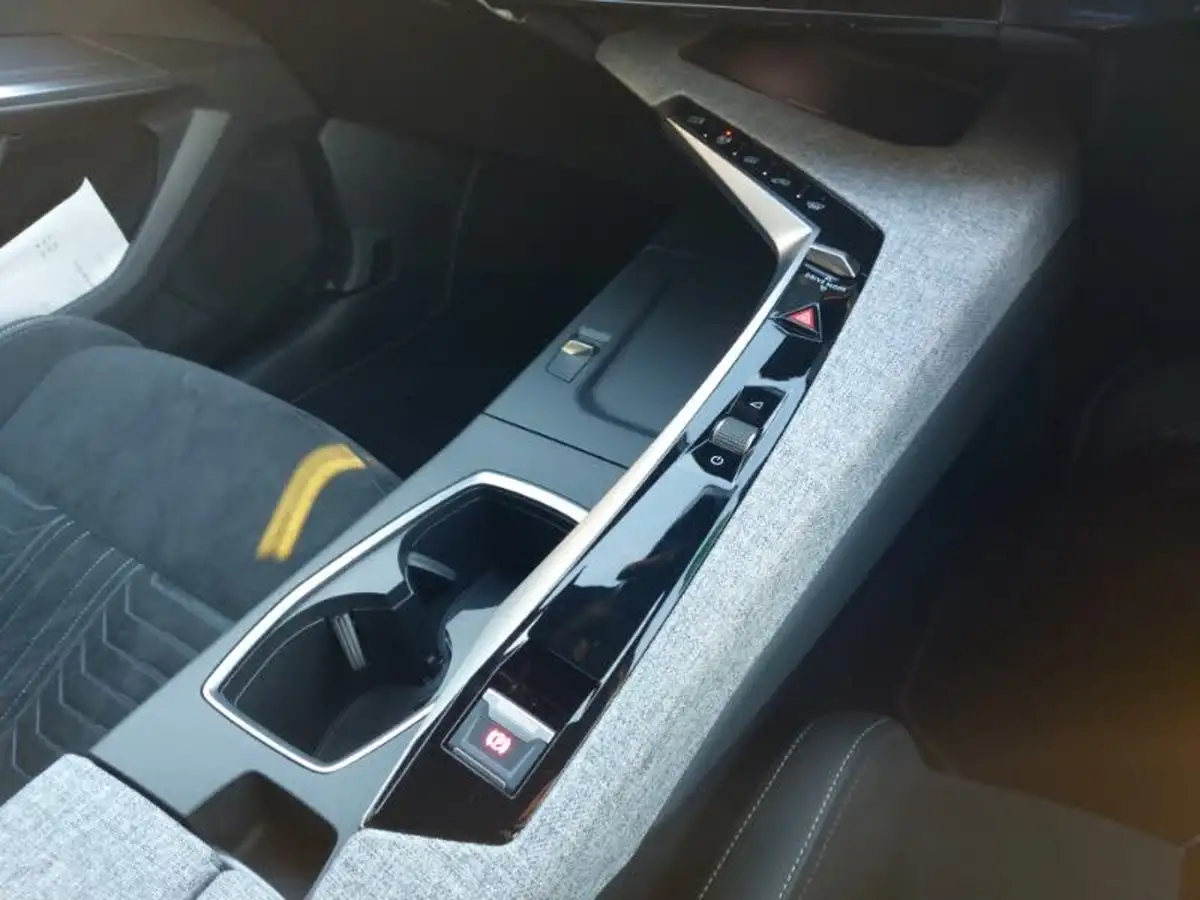 2024-peugeot-3008-suv-e-gt-big-17