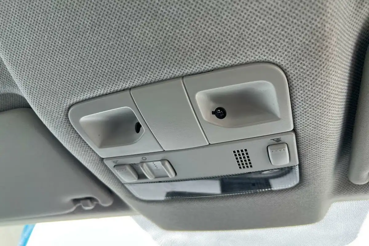 2015-seat-ibiza-14-toca-hatchback-5d-big-36