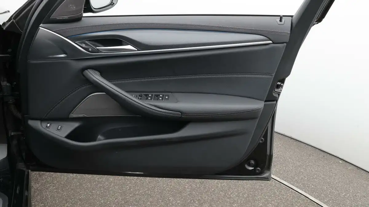 2022-bmw-5-series-20-530e-xdrive-m-sport-saloon-4d-big-15