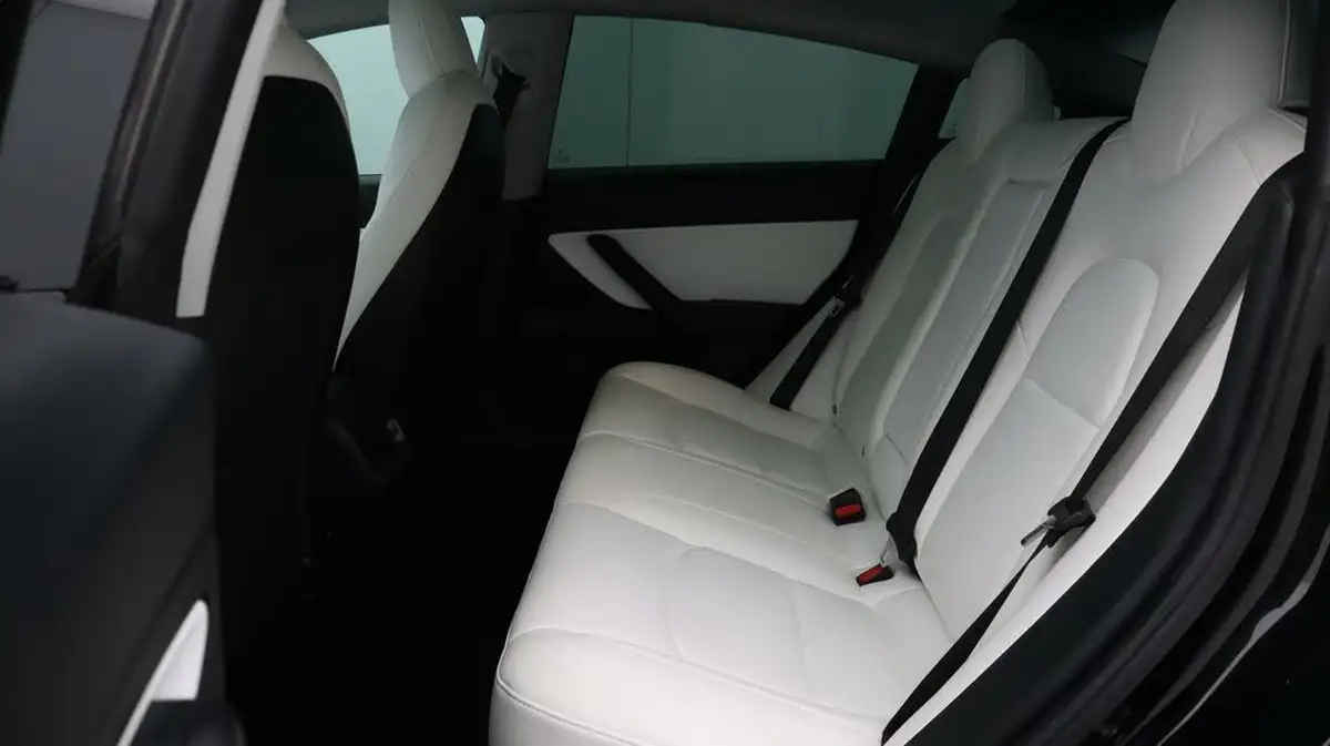 2020-tesla-model-3-e-long-range-big-16