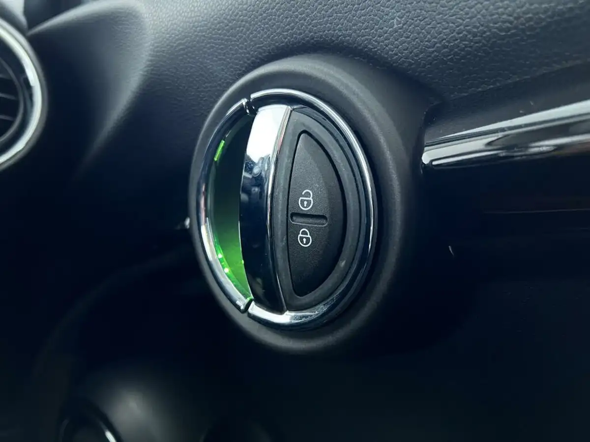 2019-mini-cooper-15-cooper-exclusive-134bhp-hatchback-3d-big-37