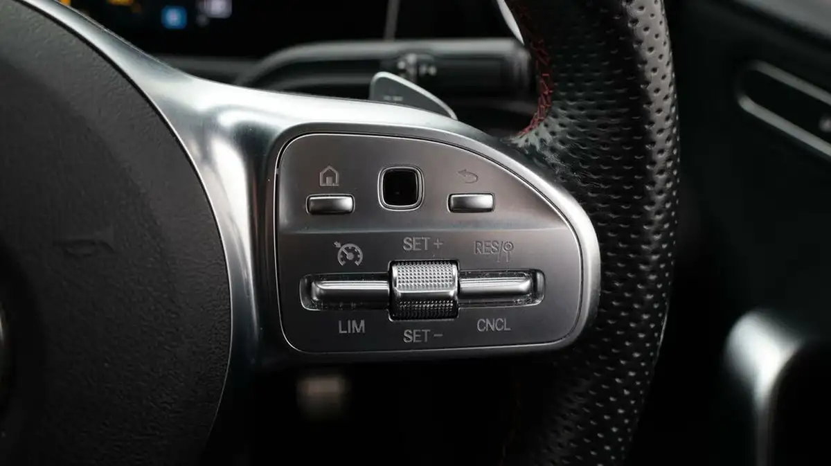 2020-mercedes-benz-a-class-13-a200-amg-line-executive-hatchback-5d-7g-dct-big-23