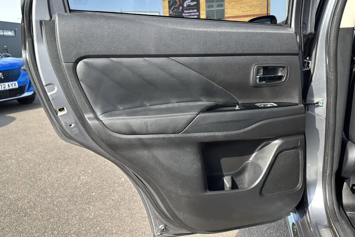 2017-mitsubishi-outlander-20-4hs-phev-5st-big-31