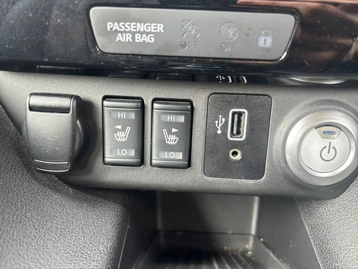 2019-nissan-leaf-e-tekna-big-40