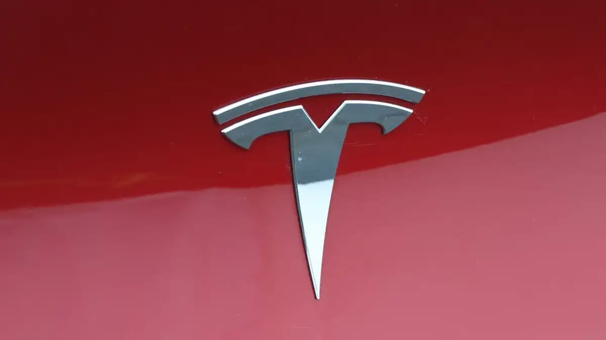 2022-tesla-model-y-e-long-range-big-19