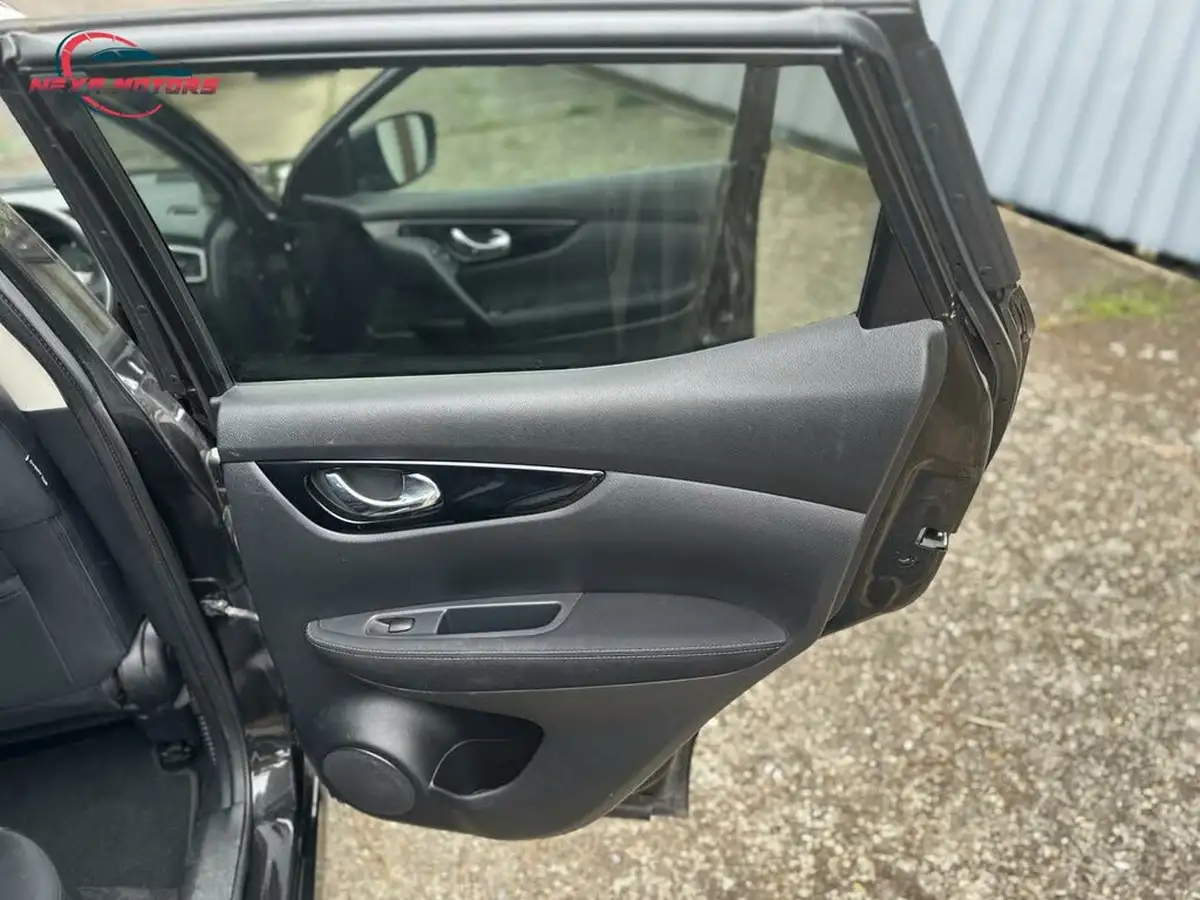 2015-nissan-qashqai-12-n-tec-big-33