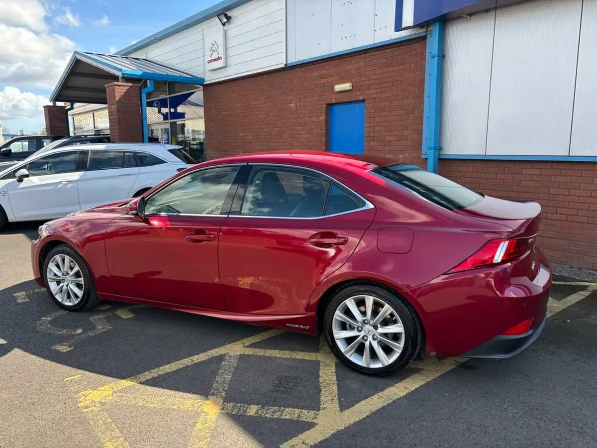 2015-lexus-is-300h-25-executive-edition-big-2