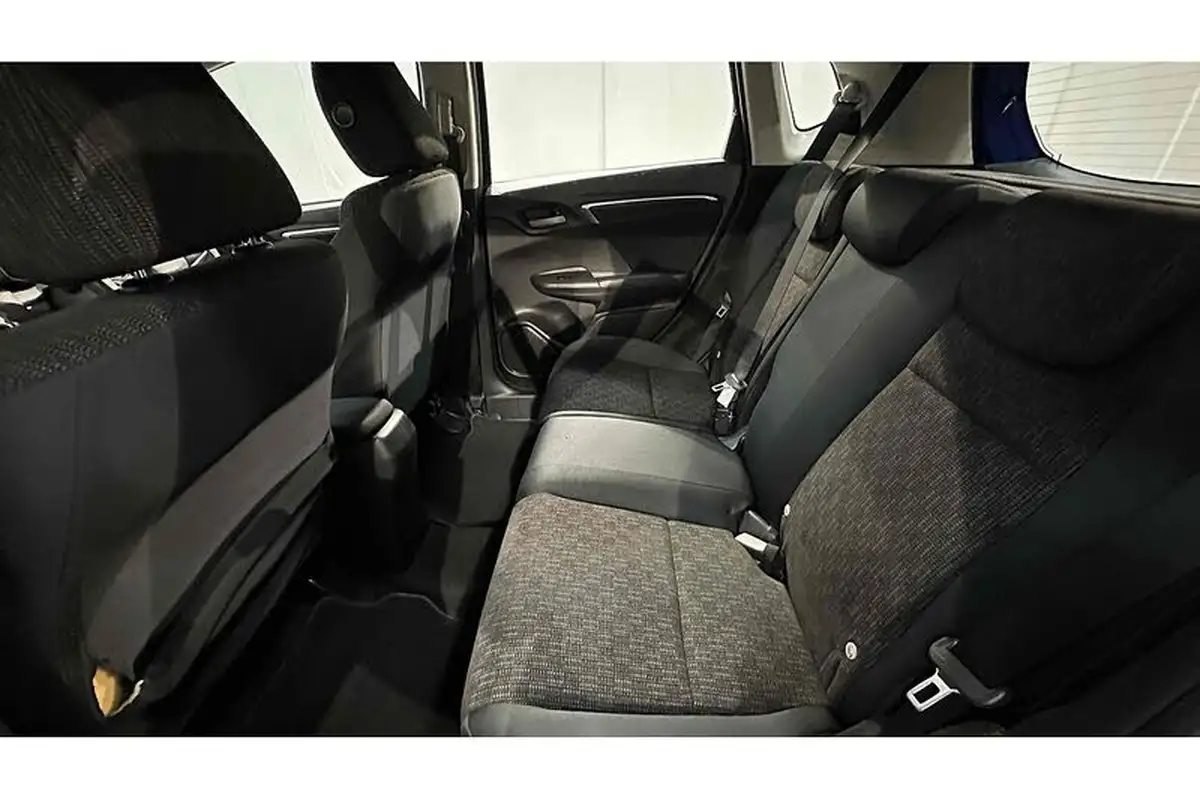 2017-honda-jazz-13-i-vtec-se-cvt-big-16