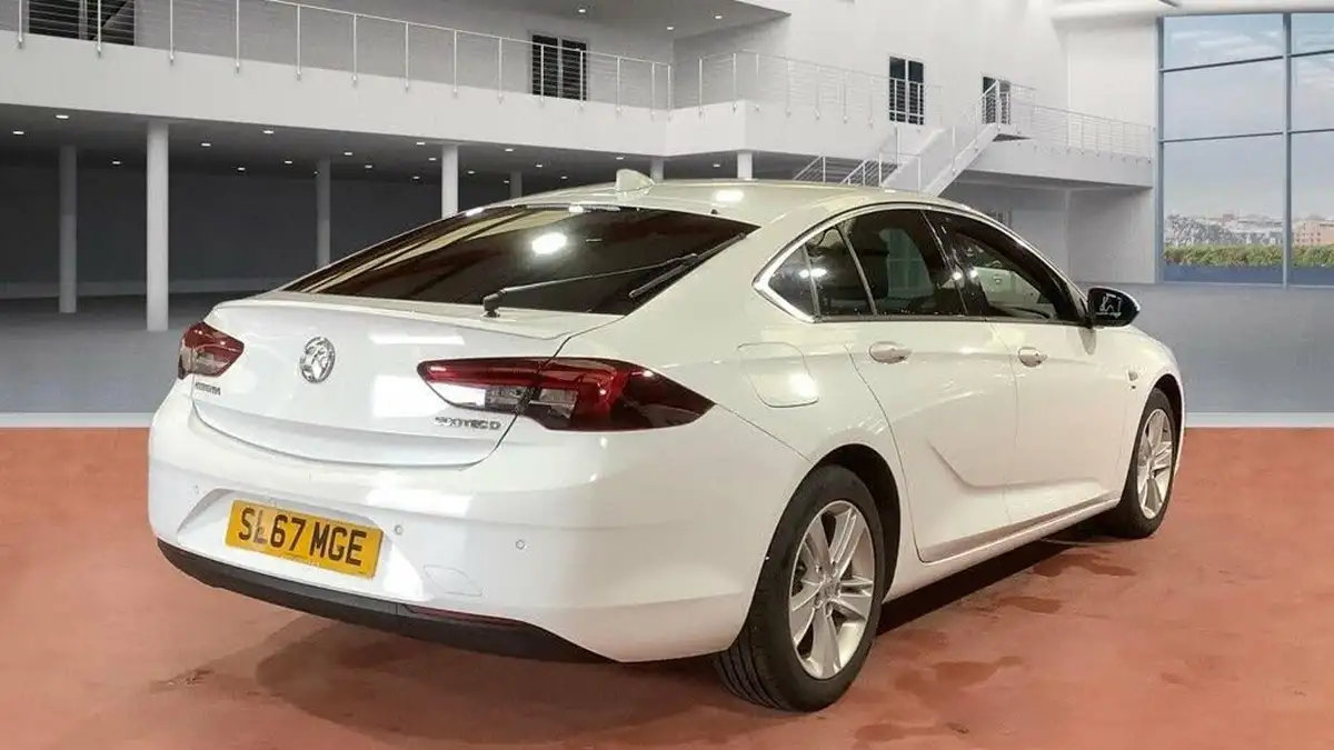2017-vauxhall-insignia-grand-sport-16td-sri-nav-109ps-ecotec-big-7