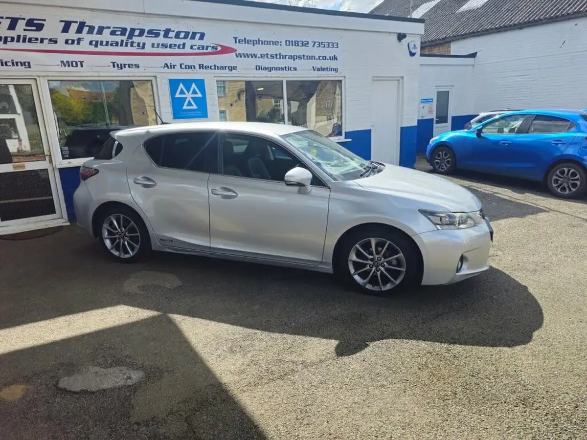 2013-lexus-ct-200h-18-advance-big-4