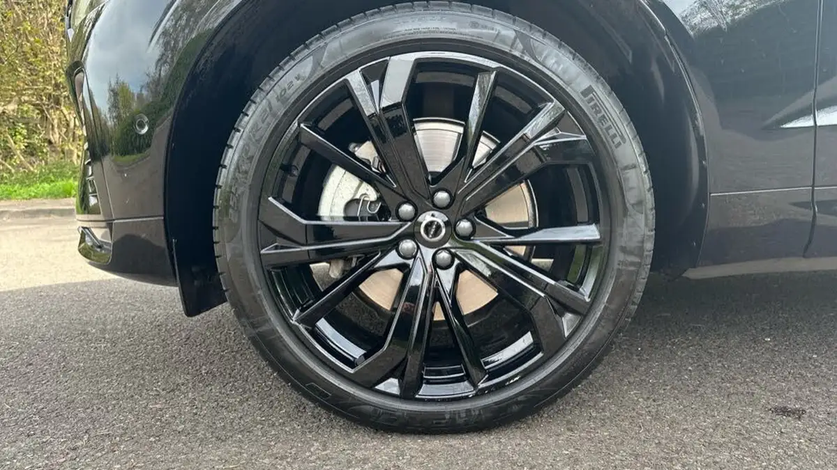 2025-volvo-xc60-20-b5-plus-black-edition-big-15