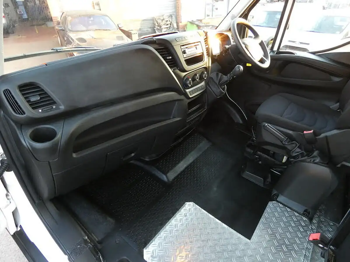 2018-iveco-daily-s-class-23td-35s12v-3520-h1-business-big-28