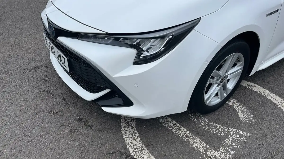 2020-toyota-corolla-18-vvt-i-icon-tech-spare-wheel-touring-sports-5d-big-37