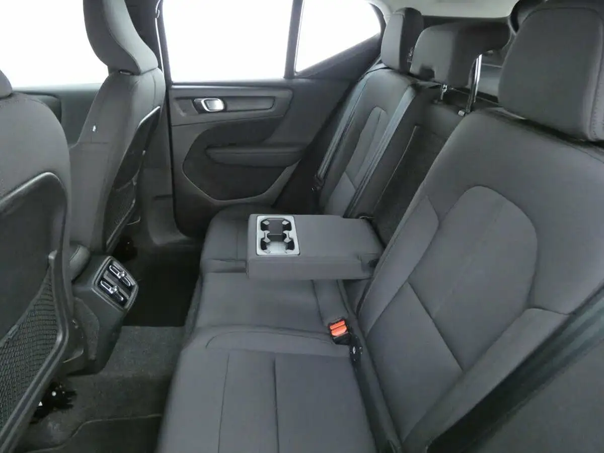 2021-volvo-xc40-15-t3-momentum-161bhp-big-17