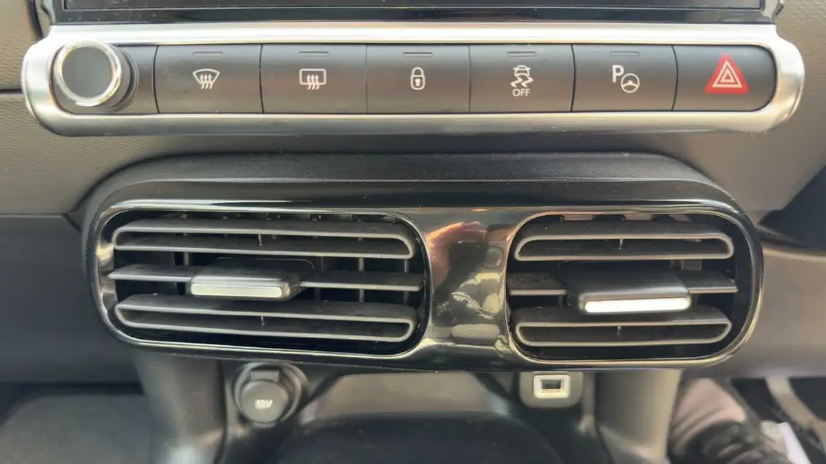 2016-citroen-c4-cactus-12-puretech-feel-82ps-ss-etg-big-22