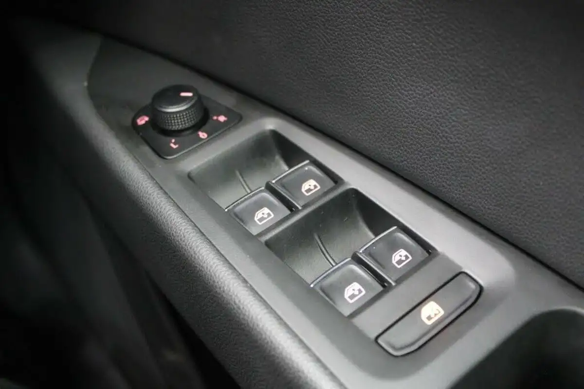 2020-seat-leon-15-tsi-evo-fr-black-edition-150ps-estate-dsg-big-47