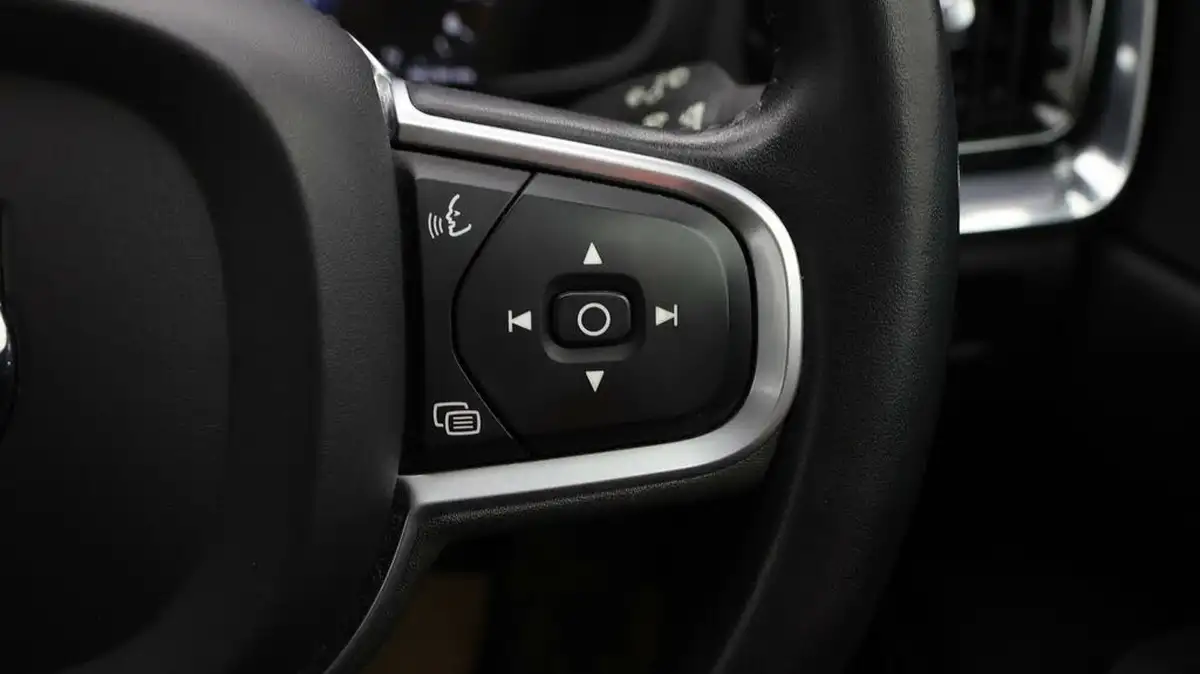 2018-volvo-v60-20td-d3-momentum-geartronic-big-23