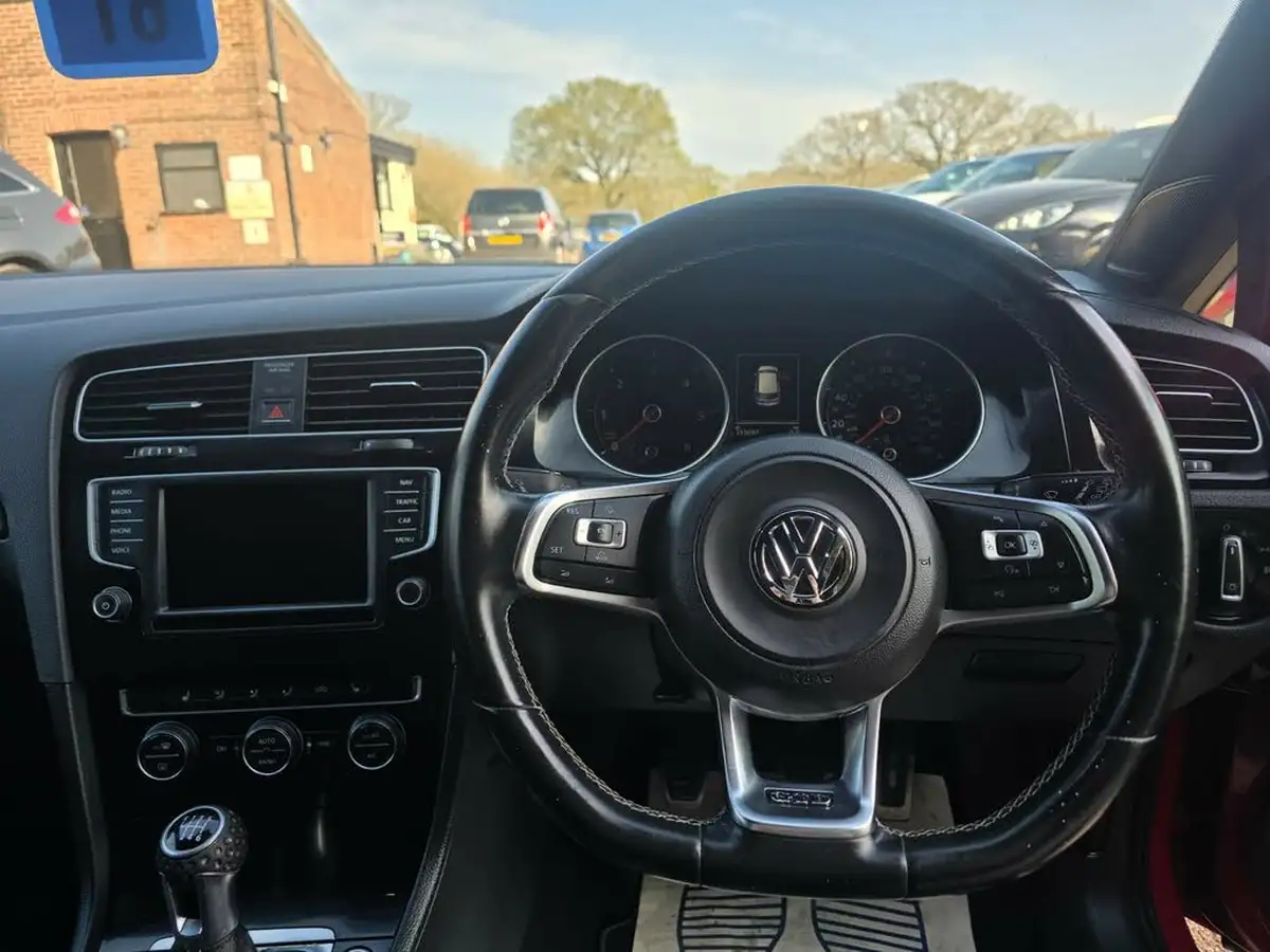 2015-volkswagen-golf-20tdi-gtd-bmt-hatchback-5d-big-20