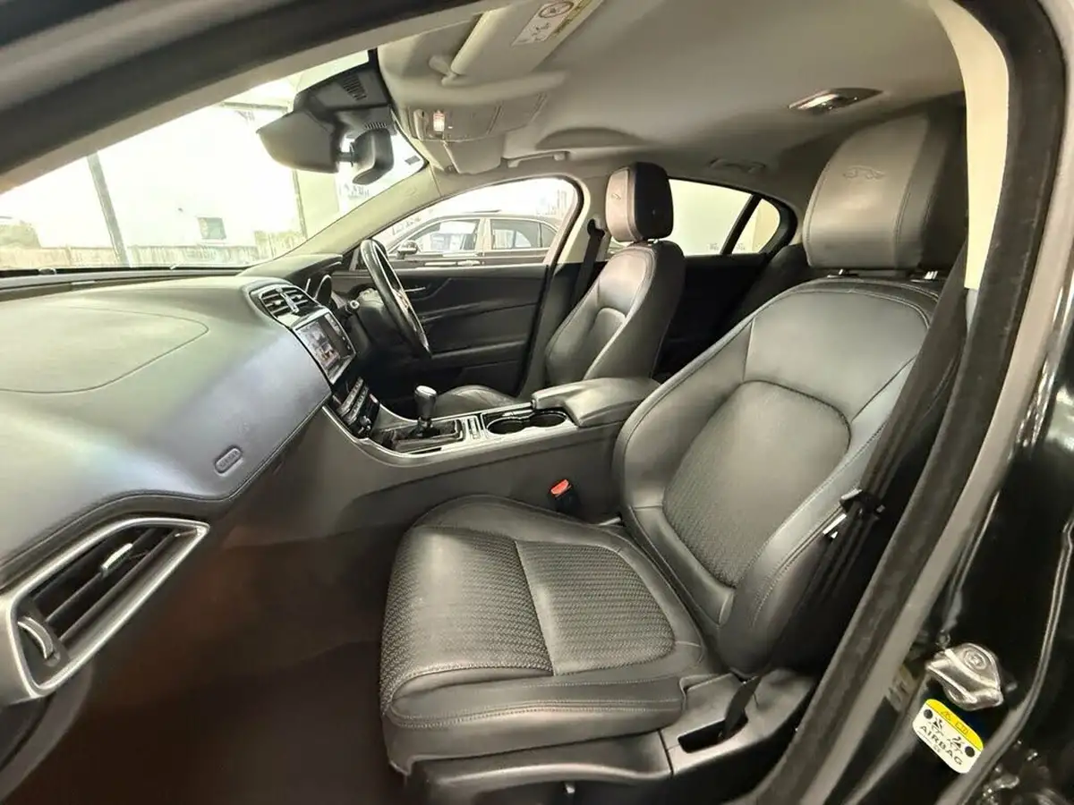 2016-jaguar-xe-20d-portfolio-163ps-big-16