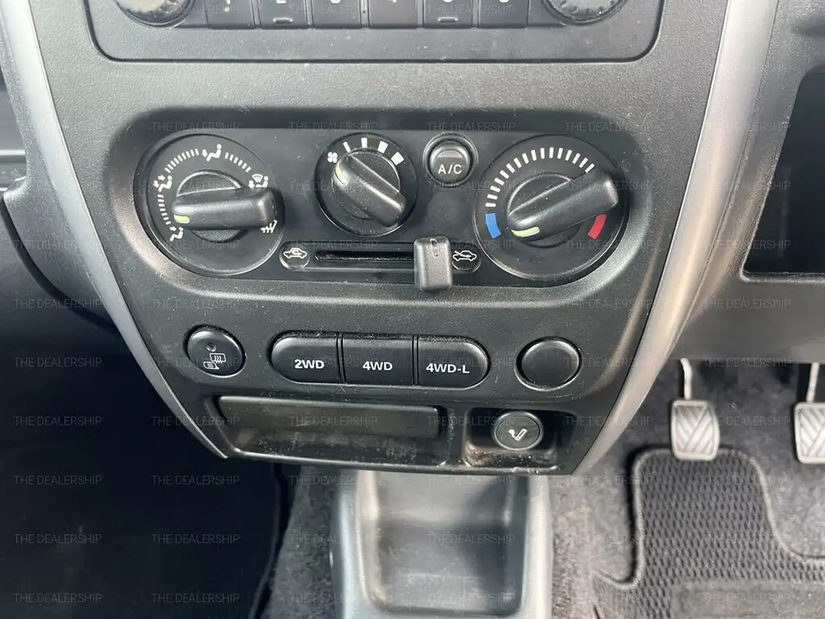 2010-suzuki-jimny-13-sz4-big-14