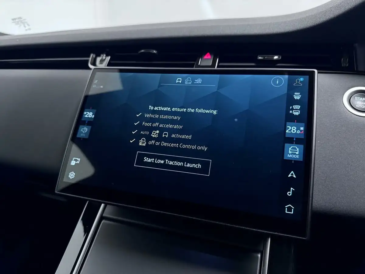 2024-land-rover-range-rover-evoque-15-p300e-dynamic-se-big-47