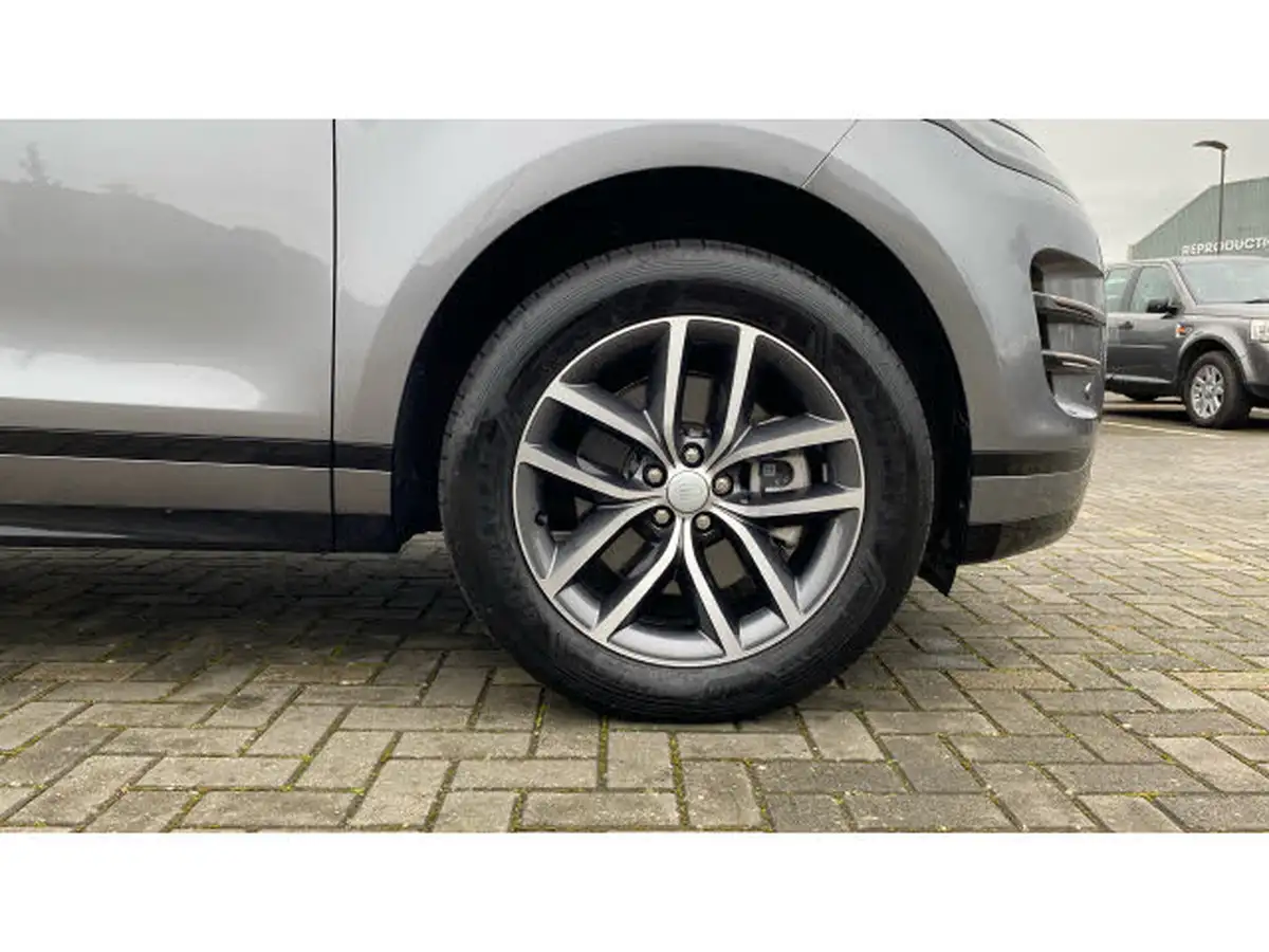 2024-land-rover-range-rover-evoque-15-p300e-dynamic-se-big-7
