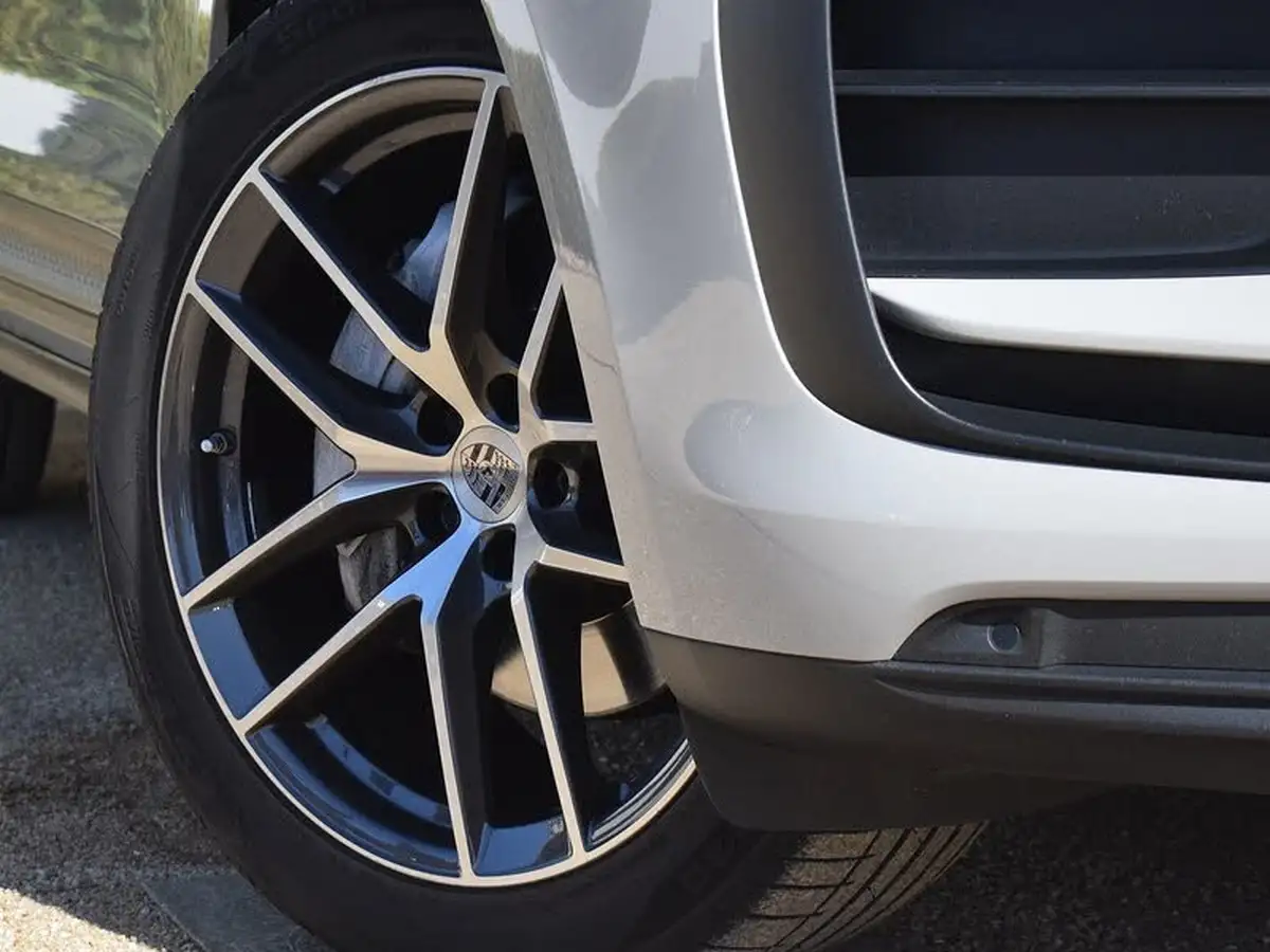 2022-porsche-macan-20-big-9
