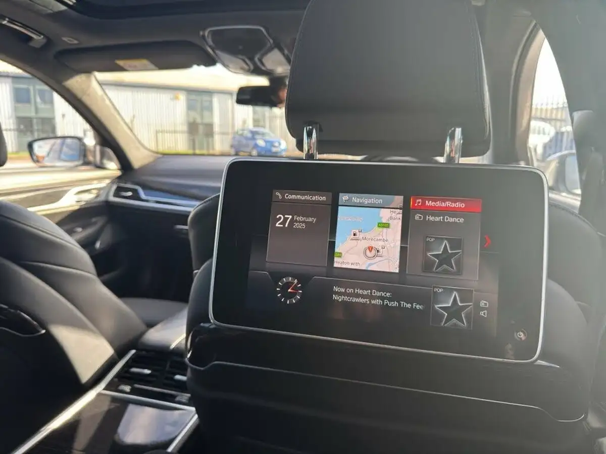 2018-bmw-7-series-66-m760li-big-42