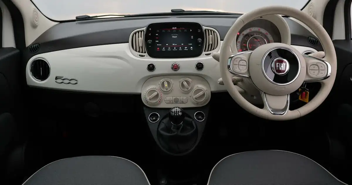 2020-fiat-500-10-lounge-big-13