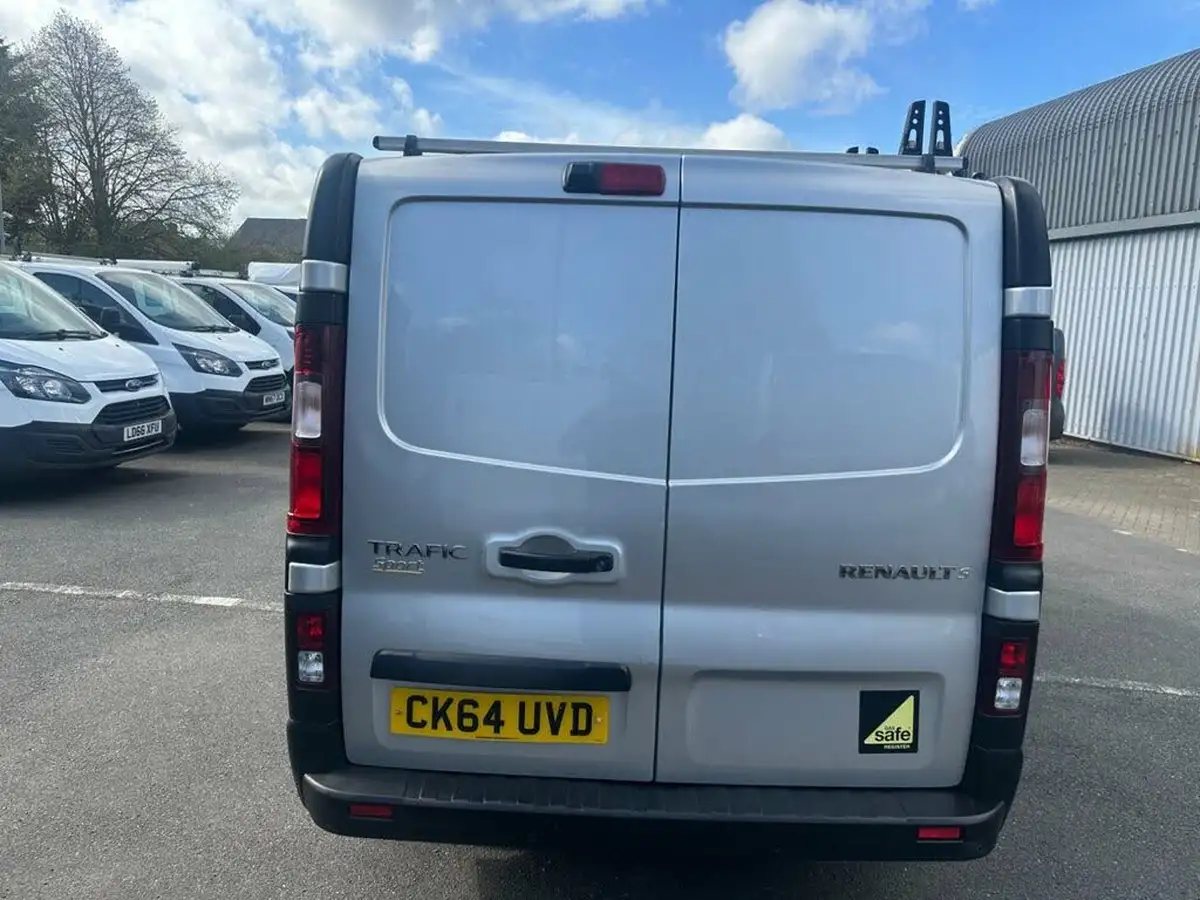 2015-renault-trafic-16dci-sl27-120-sport-low-roof-van-big-3