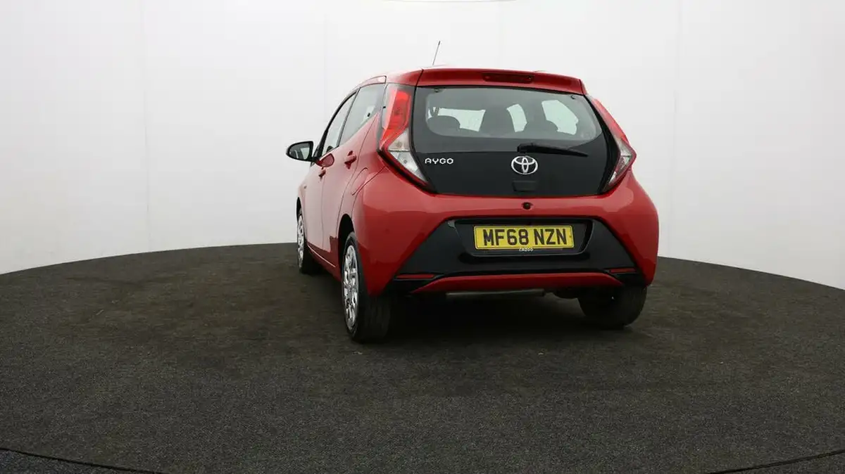2018-toyota-aygo-10-vvt-i-x-play-71bhp-5d-big-25