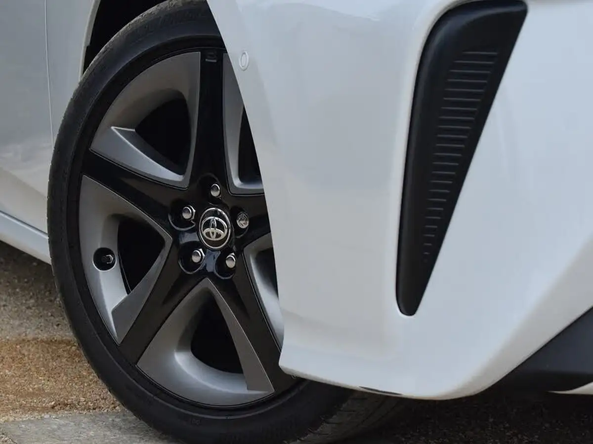 2020-toyota-prius-18-vvt-i-excel-cvt-big-8