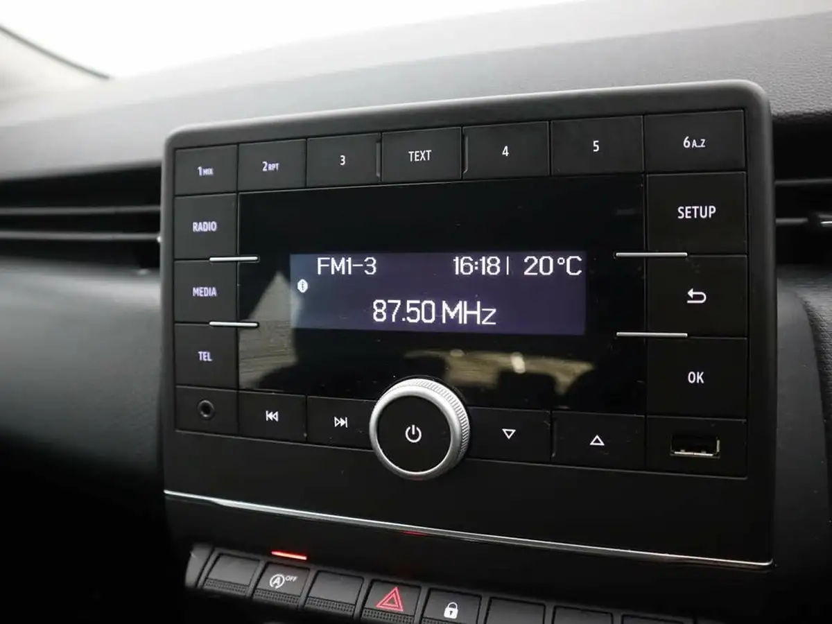 2020-renault-clio-10-sce-play-75bhp-big-11