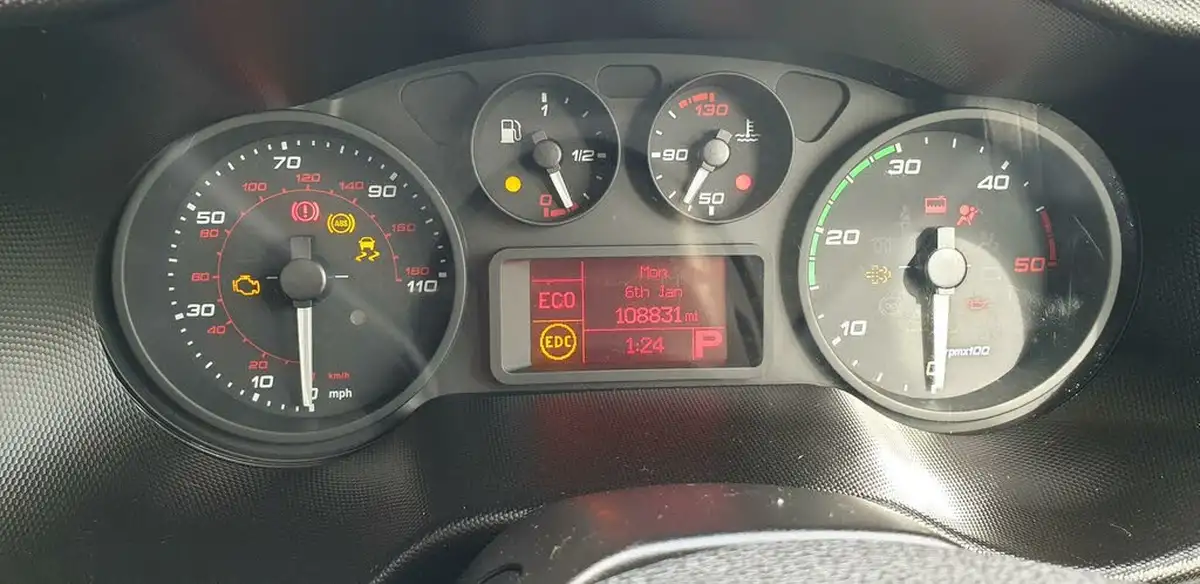 2016-iveco-daily-s-class-23td-35s11-4100-big-11
