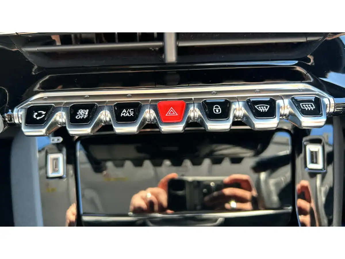 2021-peugeot-208-12-puretech-allure-premium-100bhp-big-20