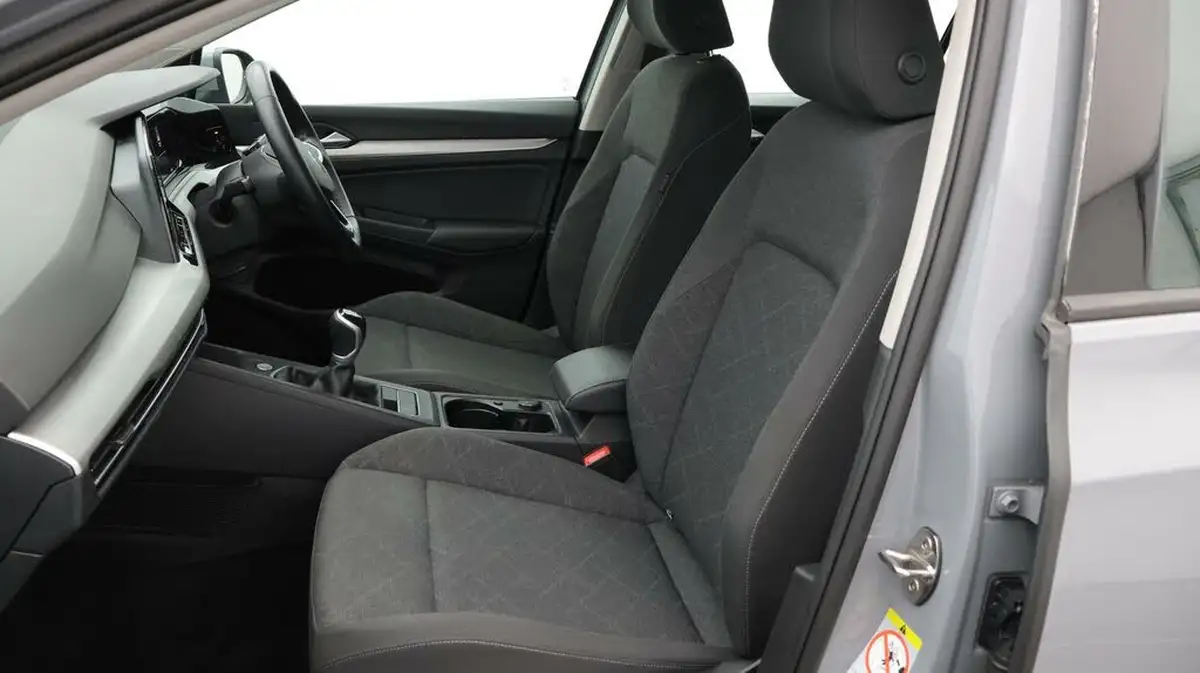 2023-volkswagen-golf-15-tsi-life-130ps-hatchback-big-14