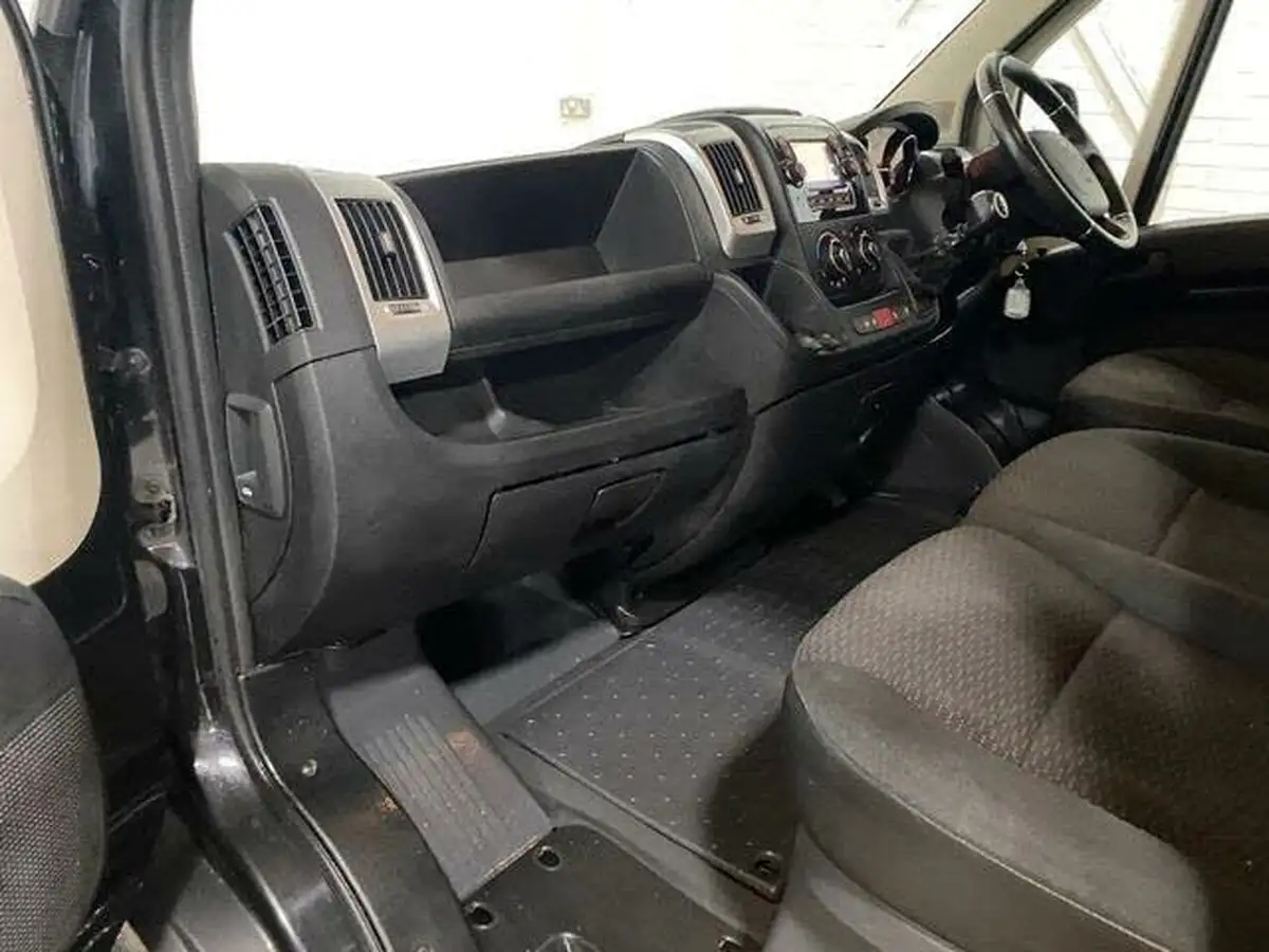 2021-peugeot-boxer-22-bluehdi-asphalt-435-l4-h2-big-5