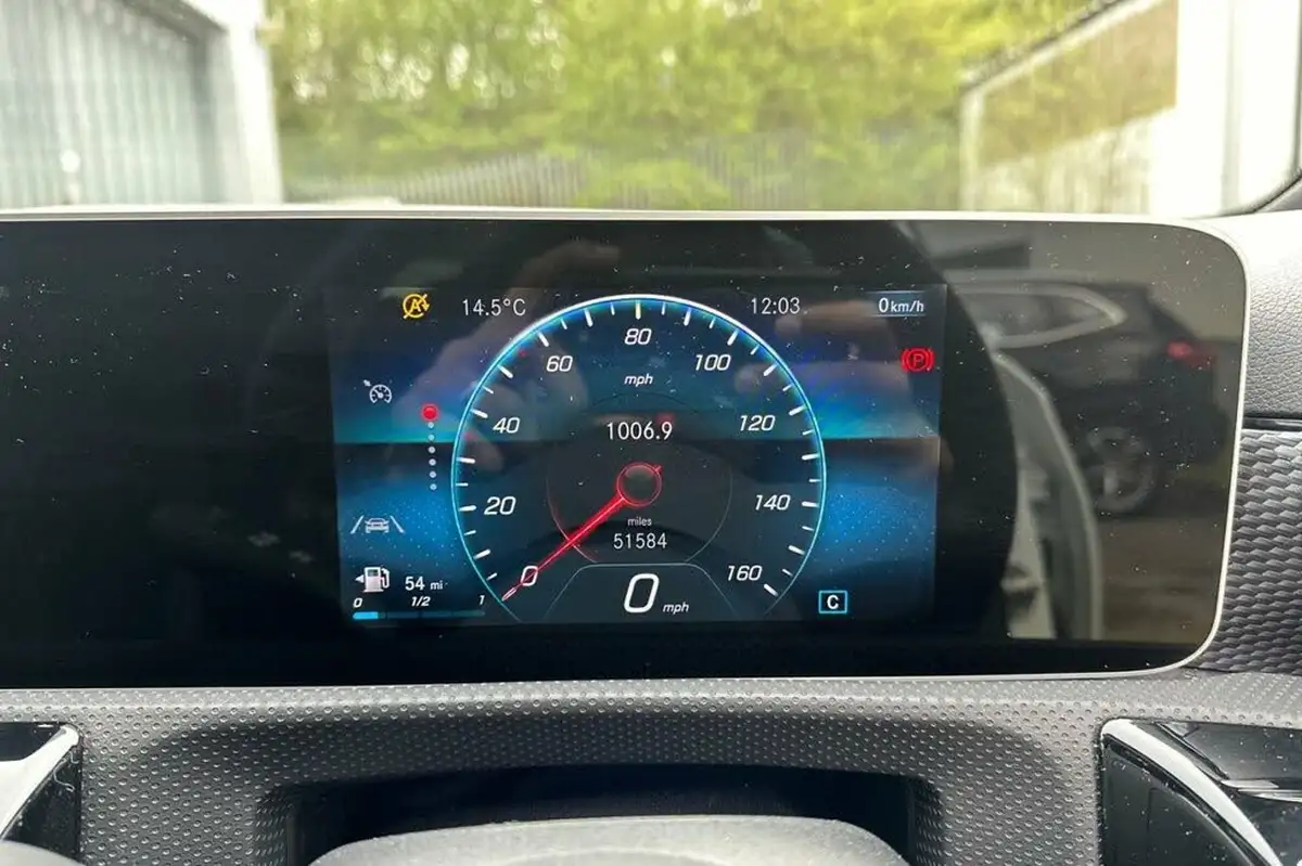 2020-mercedes-benz-a-class-15d-a180d-sport-executive-hatchback-5d-big-11