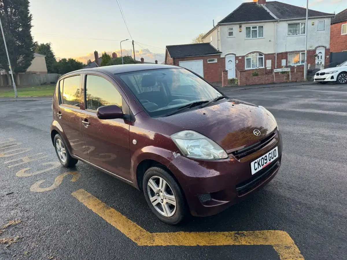 2009-daihatsu-sirion-10-se-big-4