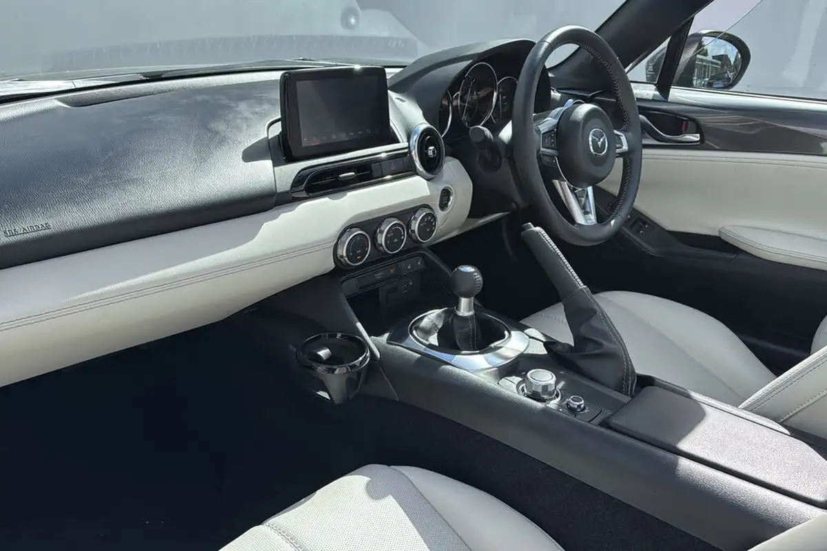 2023-mazda-mx-5-15-kizuna-big-9