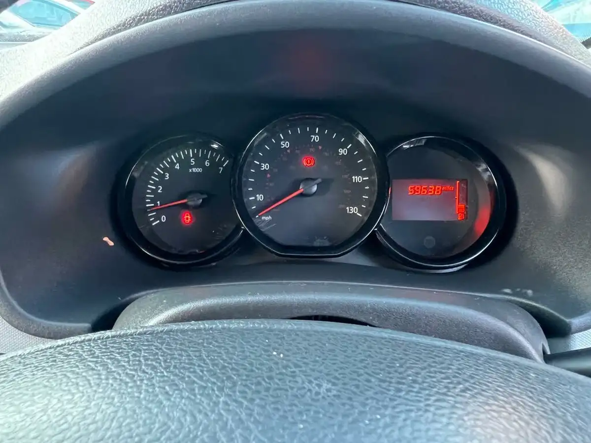 2013-dacia-sandero-12-ambiance-big-20